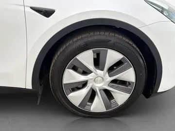 Car image 34