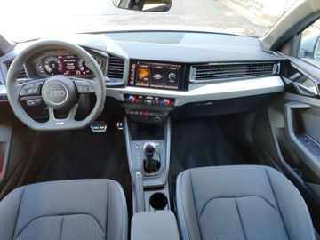 Car image 14