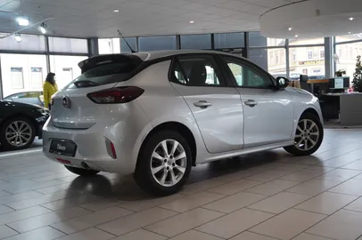 Car image 5