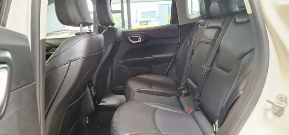 Car image 26