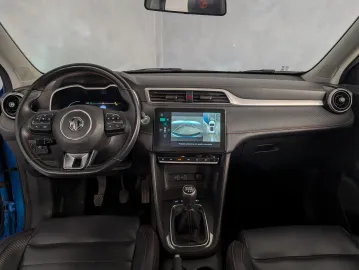 Car image 4