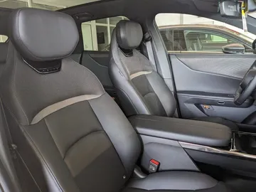 Car image 30