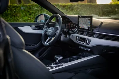 Car image 30