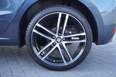 Car image 37
