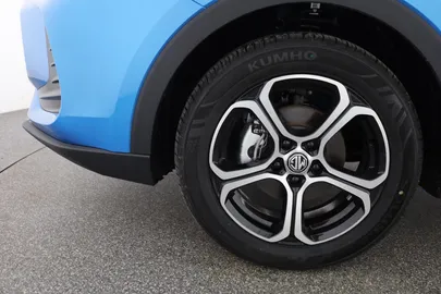 Car image 26