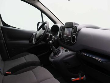 Car image 28