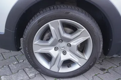 Car image 37