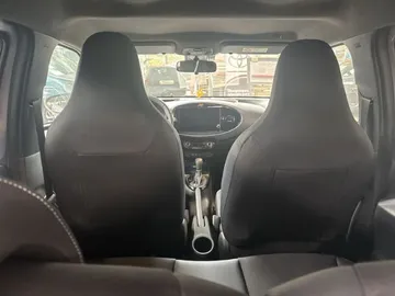 Car image 26