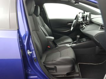 Car image 30