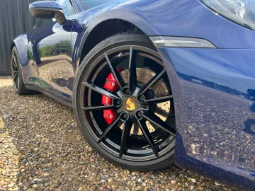 Car image 32