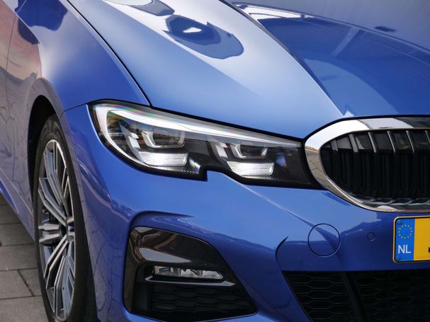 BMW 320i 135 kW image number 9