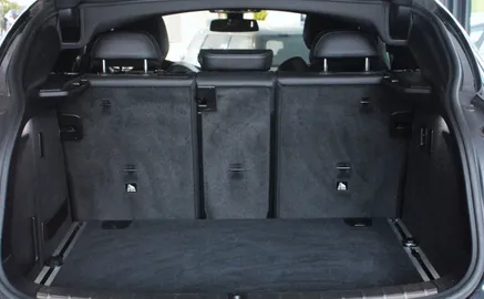 Car image 26