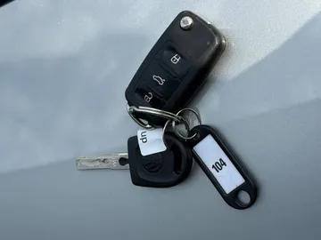 Car image 34