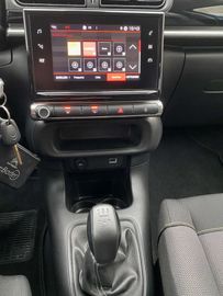 Car image 24