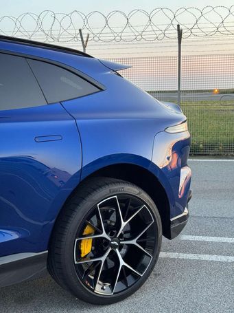 Aston Martin DBX 707 520 kW image number 3