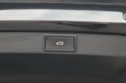 Car image 32