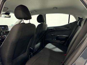 Car image 18