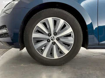 Car image 33
