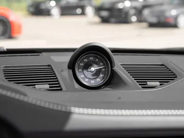 Car image 37