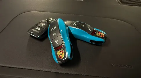 Car image 25