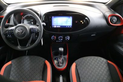 Car image 11