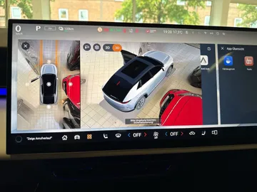Car image 25
