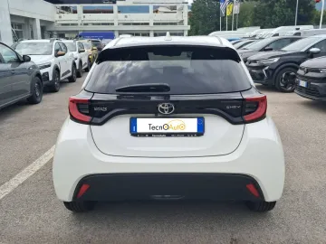 Car image 4