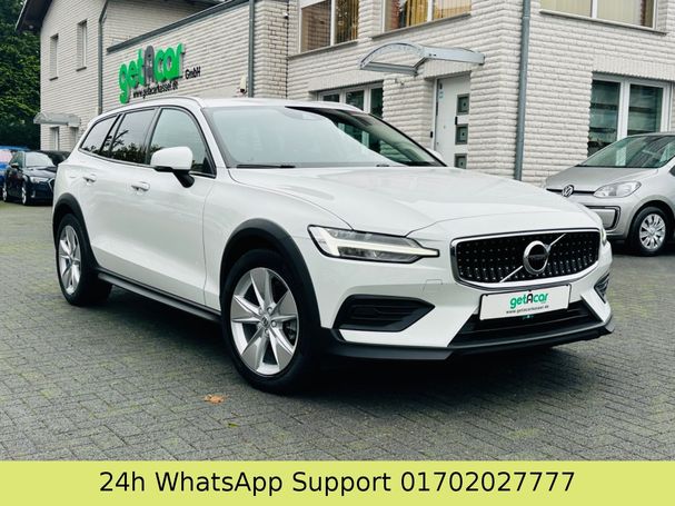 Volvo V60 Cross Country Pro AWD 145 kW image number 2