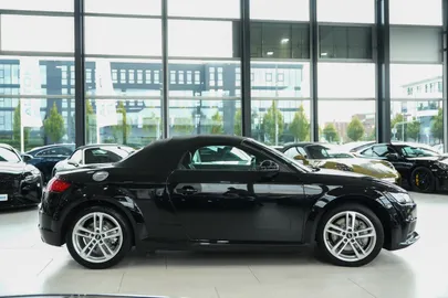 Car image 26