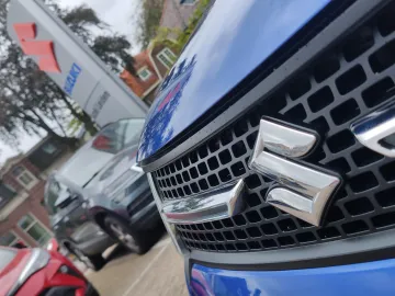 Car image 30