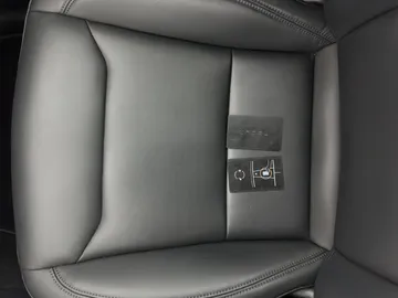 Car image 36