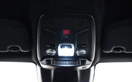 Car image 26