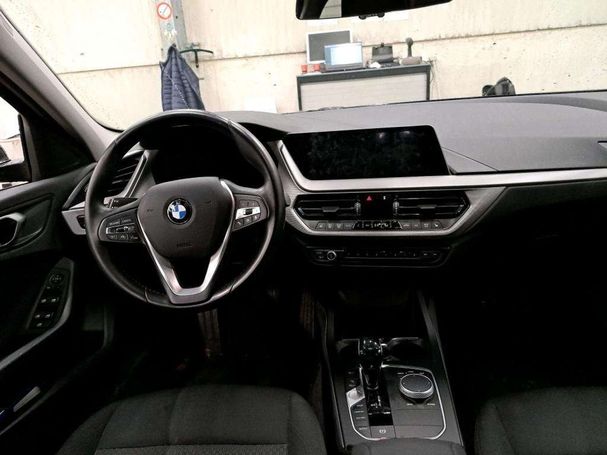 BMW 118i 100 kW image number 6