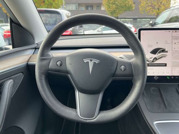 Tesla Model Y Long Range AWD 153 kW image number 13