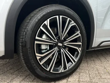 Car image 37