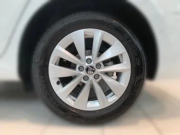 Car image 38