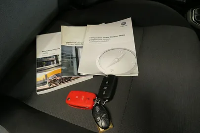 Car image 25