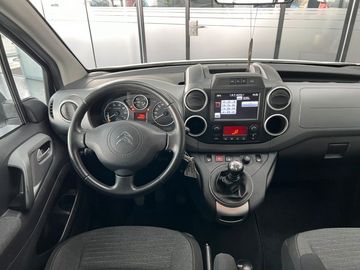 Car image 10