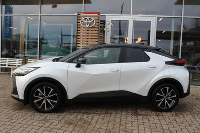 Car image 4