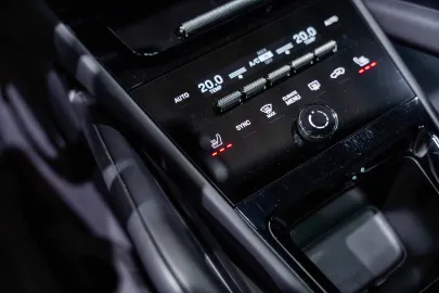 Car image 38