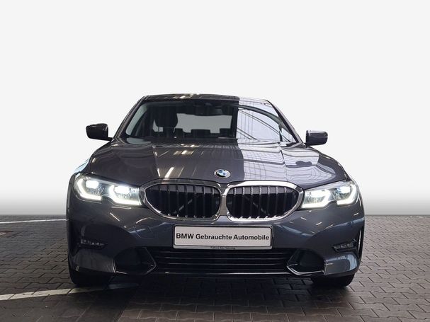 BMW 320i Sport Line 135 kW image number 2