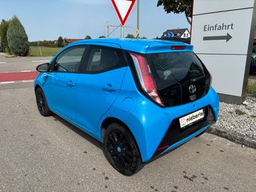 Car image 4