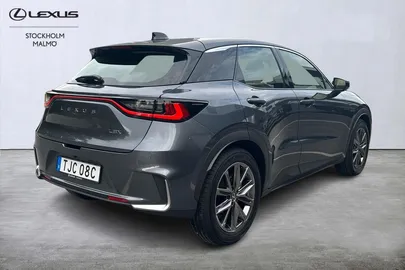 Car image 4