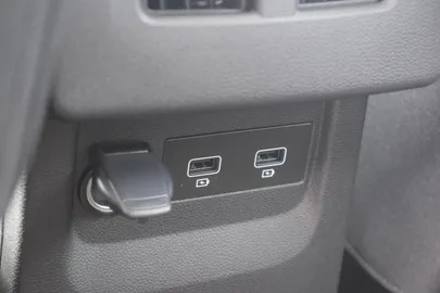 Car image 30