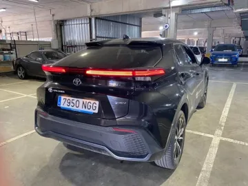 Car image 5