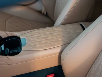 Car image 37