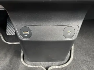 Car image 35