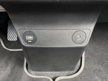 Car image 35