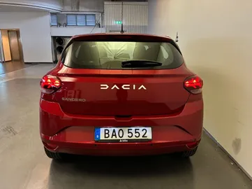 Car image 3