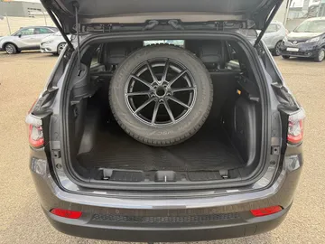Car image 27